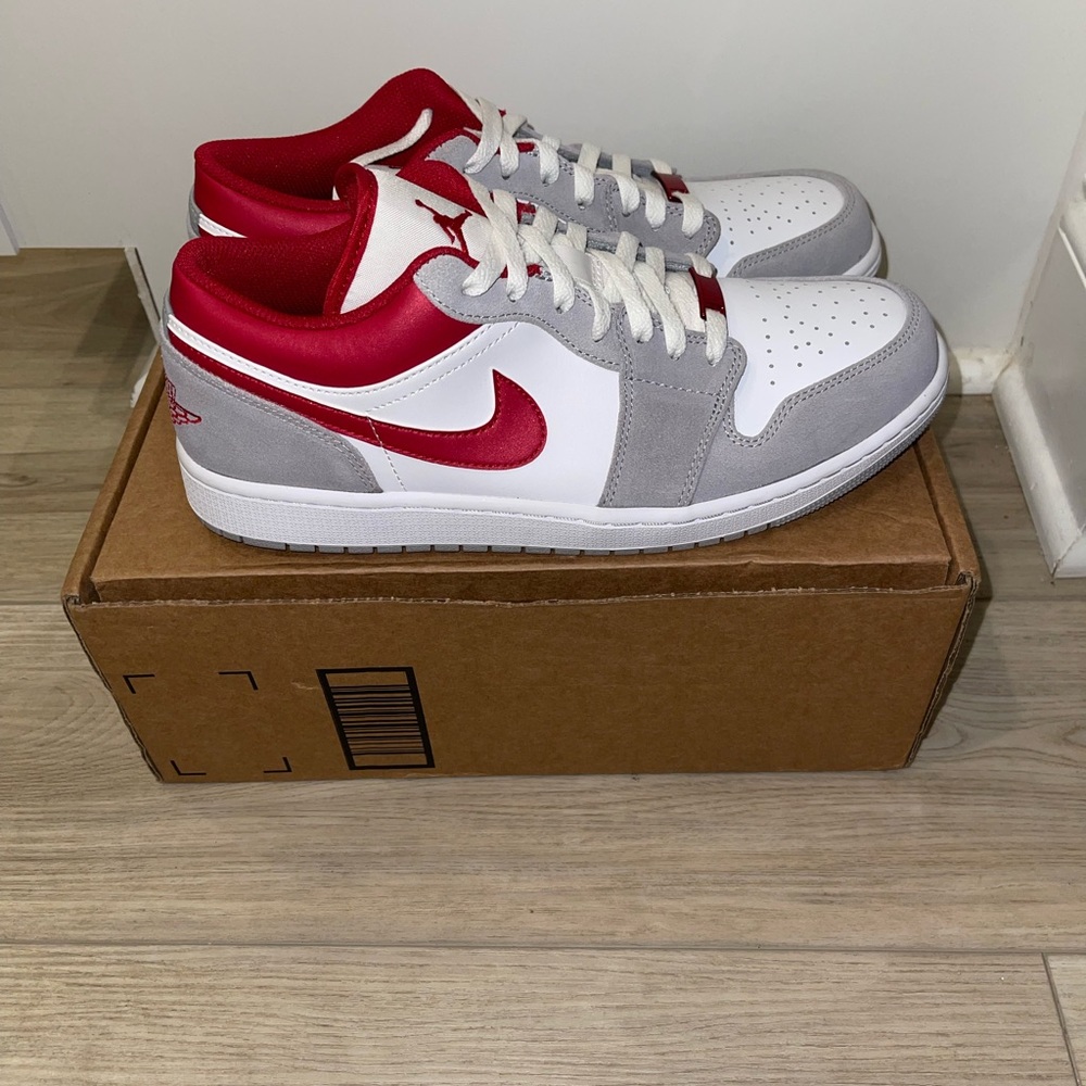 Jordan 1 Low smooth grey/gym red